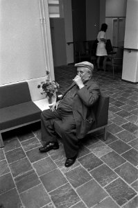 Bewoners van bejaardentehuis in Roeterstraat verhuizen na Flevohuis Amsterdam, , Bestanddeelnr 925-2209