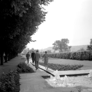 Bezoekers in het Kurpark van Bad Mergentheim, Bestanddeelnr 254-4587