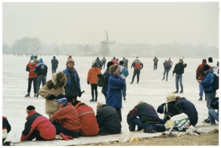 Bevroren Molenplas. Haarlems Dagblad Toertocht op de schaats. NL-HlmNHA 54036298