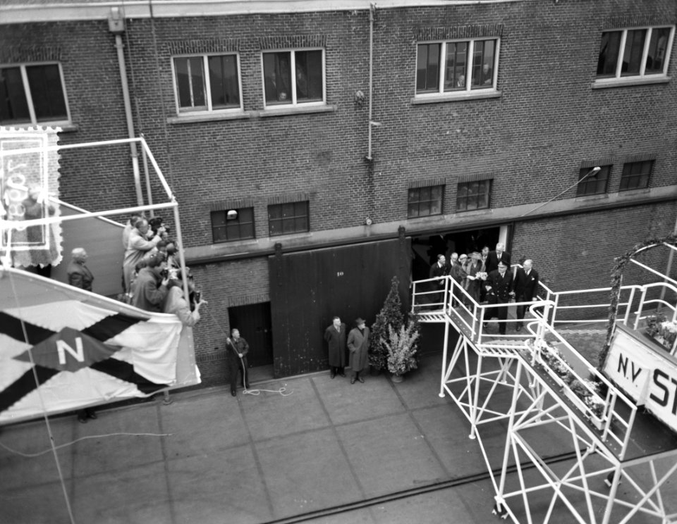 Bezoek Zweedse Koningspaar Amsterdam, eerste dag, bezoek Ms. Oranje bij de Neder, Bestanddeelnr 907-0985