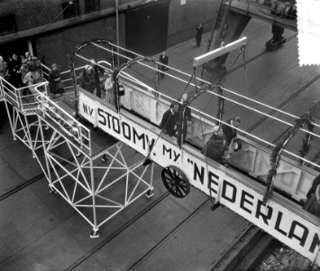Bezoek Zweedse Koningspaar Amsterdam, eerste dag, bezoek Ms. Oranje bij de Neder, Bestanddeelnr 907-0976