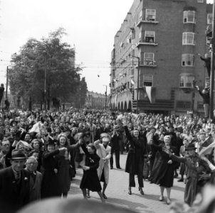 Bevrijdingsvreugde te Amsterdam-Zuid, Bestanddeelnr 900-2832
