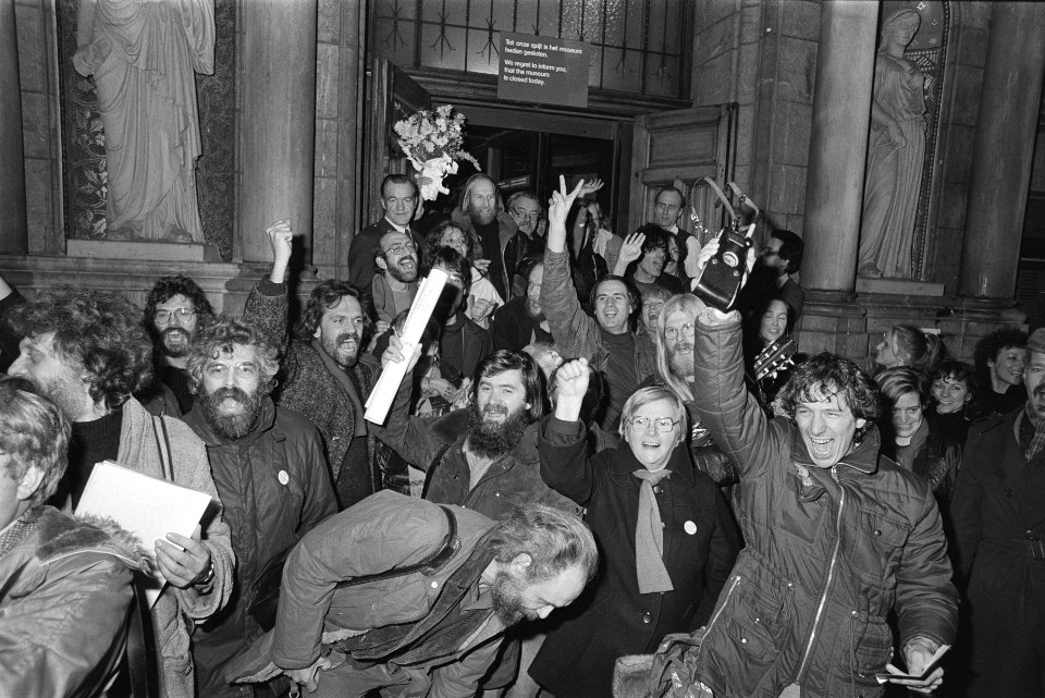 Bezettende kunstenaars beeindigen bezetting Nachtwachtzaal en Rijksmuseum kunst, Bestanddeelnr 932-8196