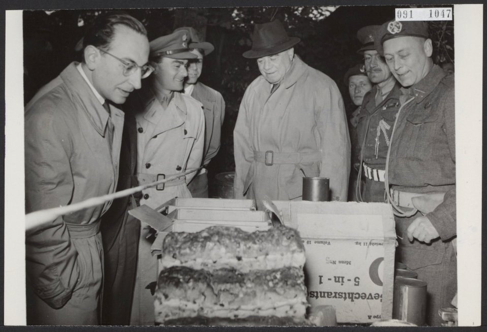 Bezoeken, officieren, militaire operaties, broden, Iamay, Duchateau HAG, Gran, Bestanddeelnr 091-1047