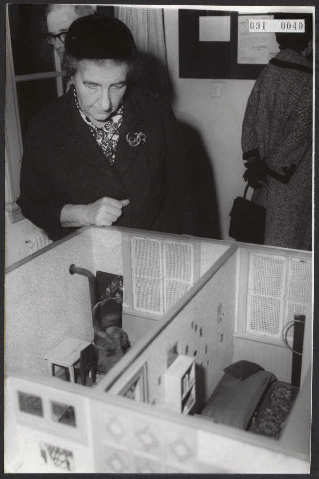 Bezoeken, ministers, jodenvervolgingen, maquettes, Bestanddeelnr 091-0040