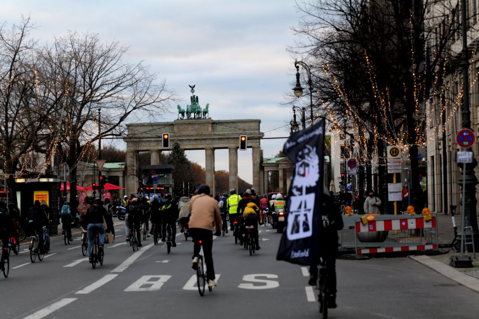 Bicycle demonstration against A49 and A100 in Berlin 2020-11-28 143