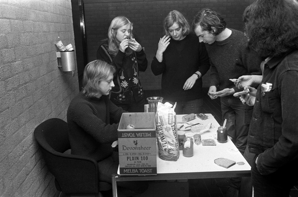 Bezetters aan het ontbijt, Bestanddeelnr 926-8887