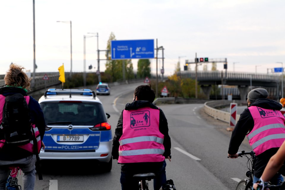 Bicycle demonstration against A49 and A100 in Berlin 2020-11-14 65