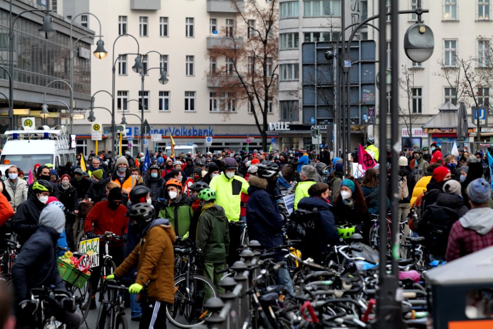 Bicycle demonstration against A49 and A100 in Berlin 2020-11-28 09