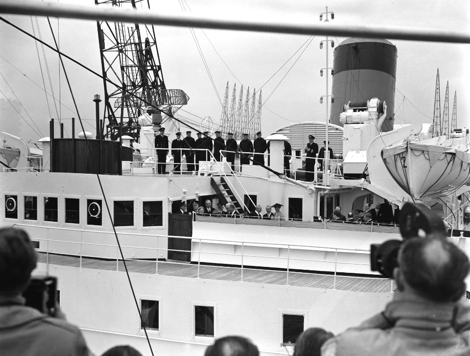 Bezoek Zweedse Koningspaar Amsterdam, eerste dag, bezoek Ms. Oranje bij de Neder, Bestanddeelnr 907-0988