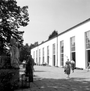 Bezoekers in het Kurpark van Bad Wiessee, Bestanddeelnr 254-3570