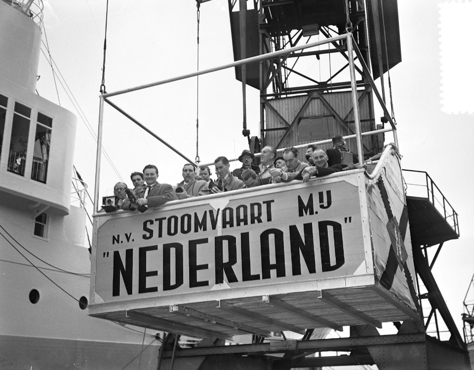Bezoek Zweedse Koningspaar Amsterdam, eerste dag, bezoek Ms. Oranje bij de Neder, Bestanddeelnr 907-0973