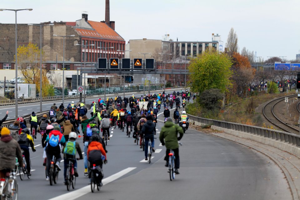 Bicycle demonstration against A49 and A100 in Berlin 2020-11-28 114