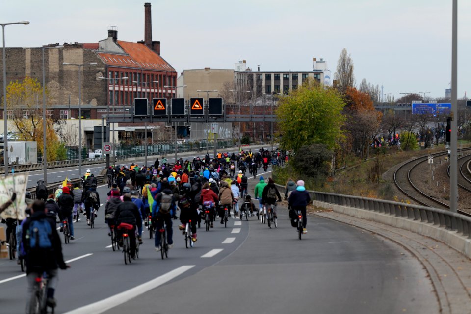 Bicycle demonstration against A49 and A100 in Berlin 2020-11-28 106