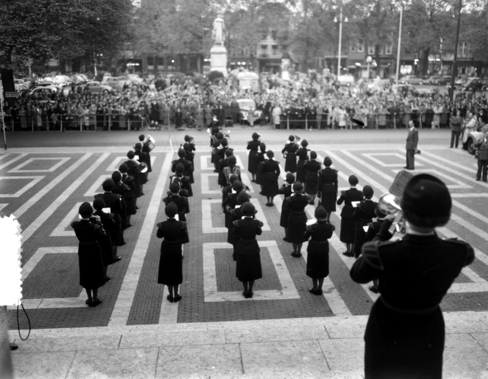 Bezoek Womans Royal Army muziekkorps in Den Haag, Bestanddeelnr 906-0675