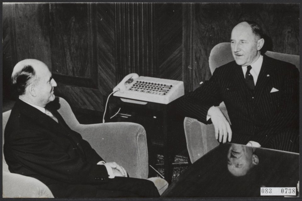 Bezoeken, ministers, minister-presidenten, Klaus Dr, Luns, JAMH, Bestanddeelnr 083-0738