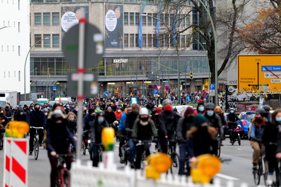 Bicycle demonstration against A49 and A100 in Berlin 2020-11-28 26