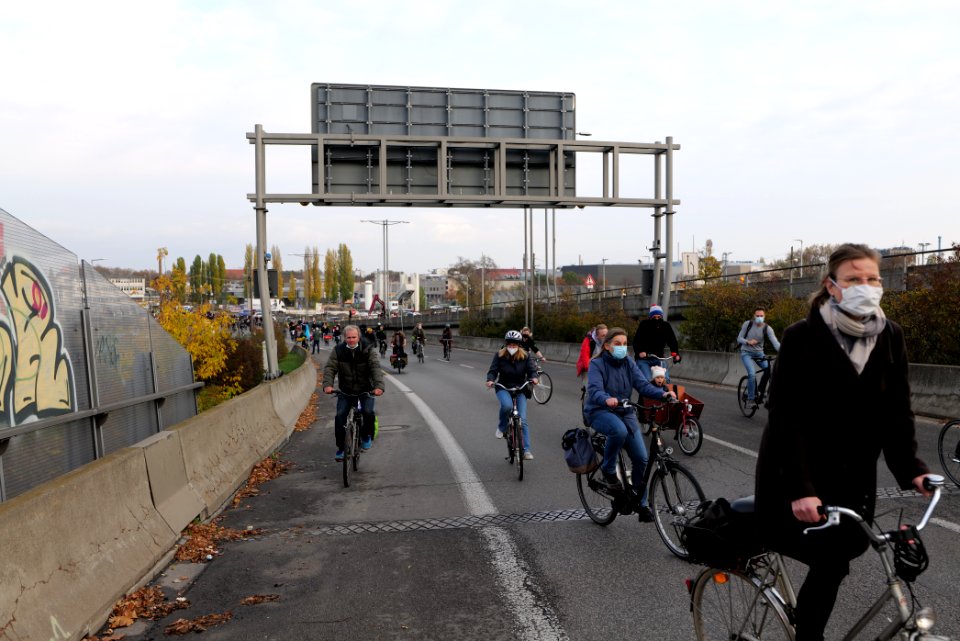 Bicycle demonstration against A49 and A100 in Berlin 2020-11-14 68