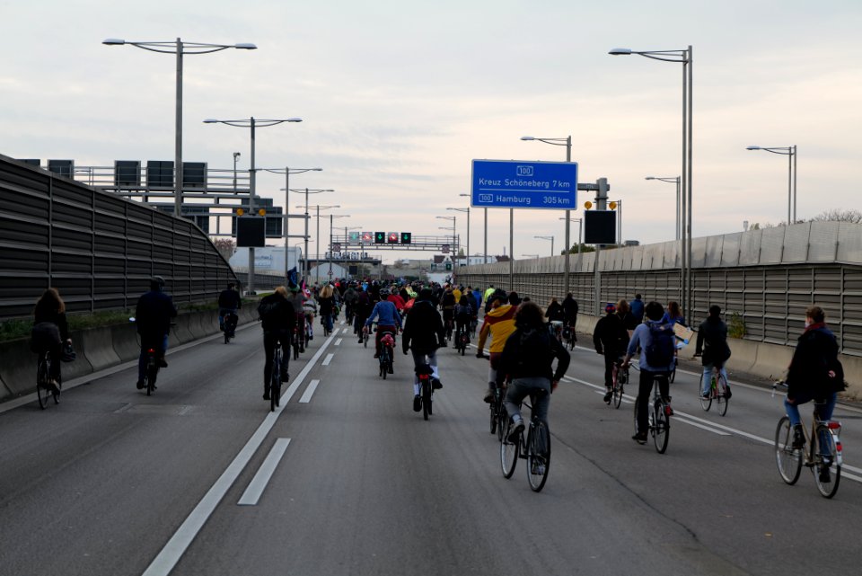 Bicycle demonstration against A49 and A100 in Berlin 2020-11-14 89