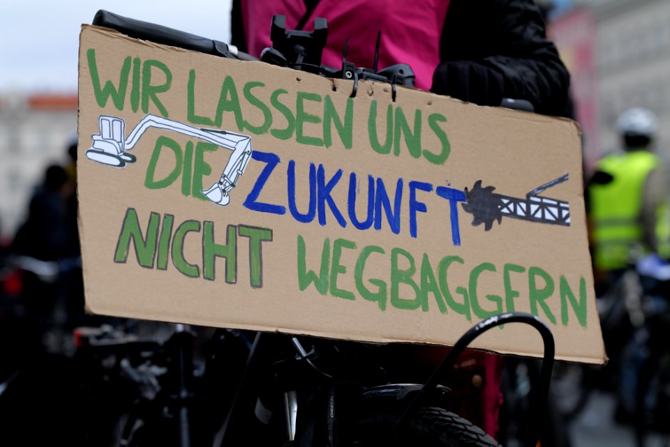 Bicycle demonstration against A49 and A100 in Berlin 2020-11-28 04