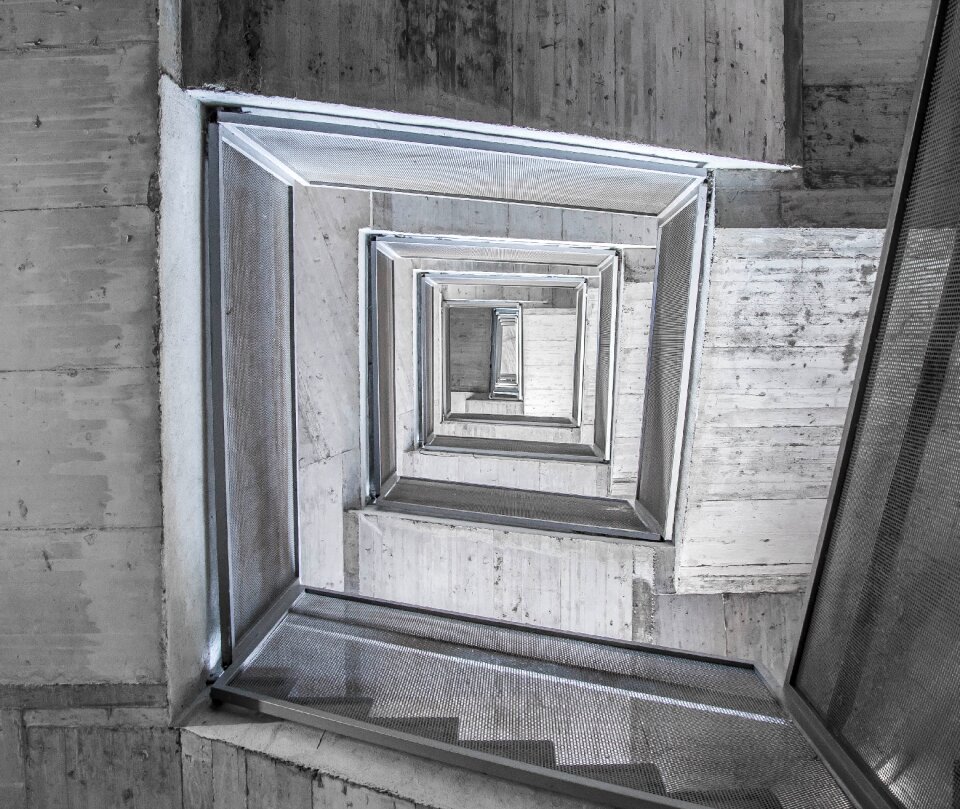 Staircase ascend descend