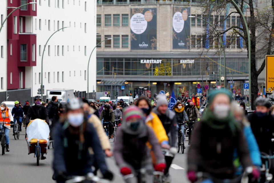 Bicycle demonstration against A49 and A100 in Berlin 2020-11-28 23