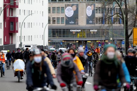 Bicycle demonstration against A49 and A100 in Berlin 2020-11-28 23