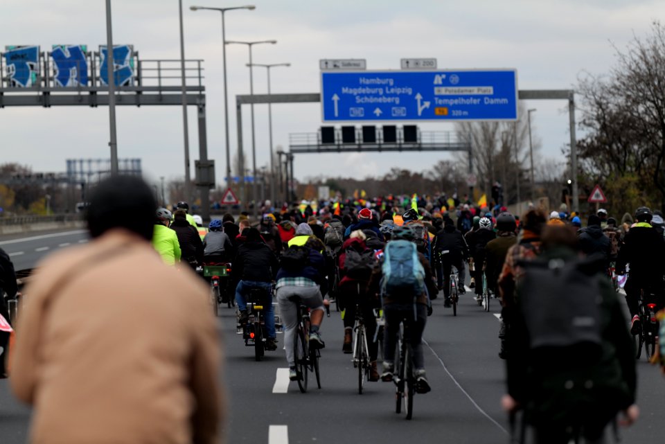 Bicycle demonstration against A49 and A100 in Berlin 2020-11-28 117