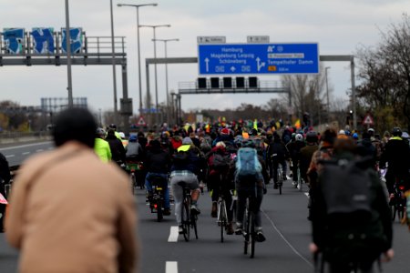Bicycle demonstration against A49 and A100 in Berlin 2020-11-28 117