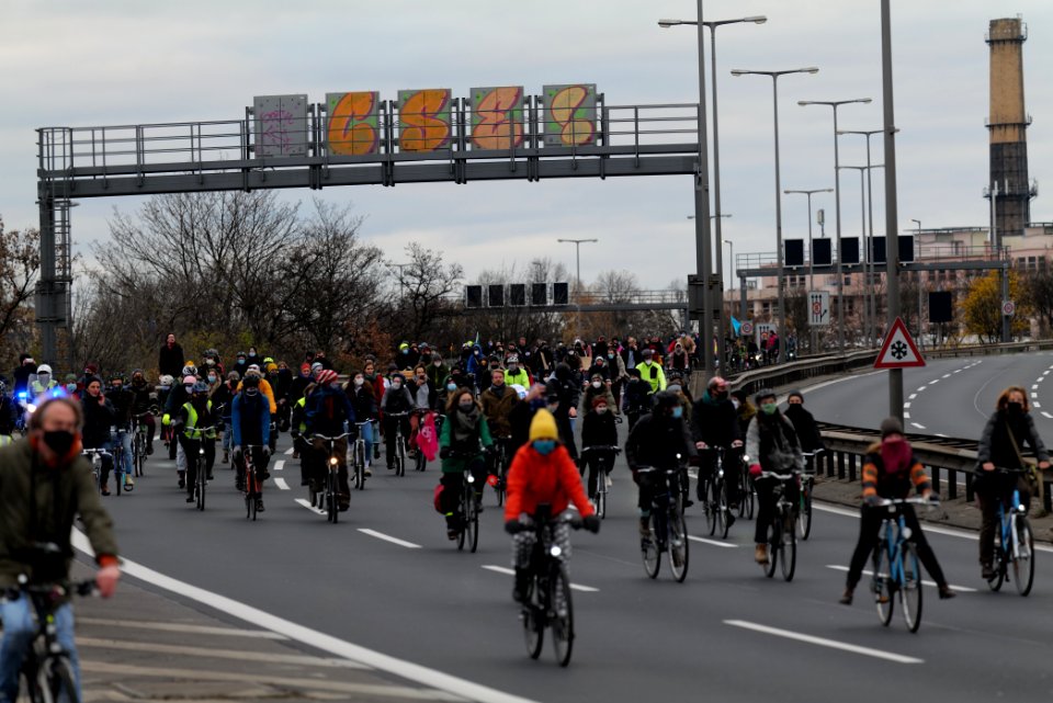 Bicycle demonstration against A49 and A100 in Berlin 2020-11-28 105