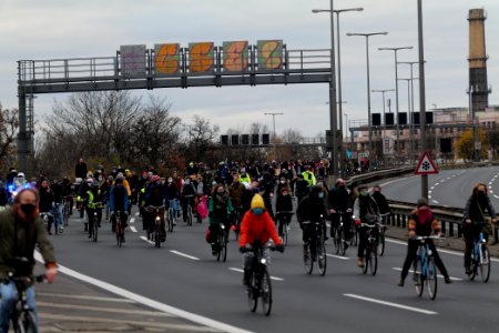 Bicycle demonstration against A49 and A100 in Berlin 2020-11-28 105