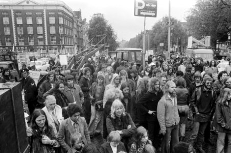 Bewoners van Purmer demonstreren in Amsterdam tegen besluit tot volbouwen van Pu, Bestanddeelnr 927-2412