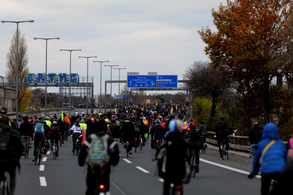 Bicycle demonstration against A49 and A100 in Berlin 2020-11-28 116