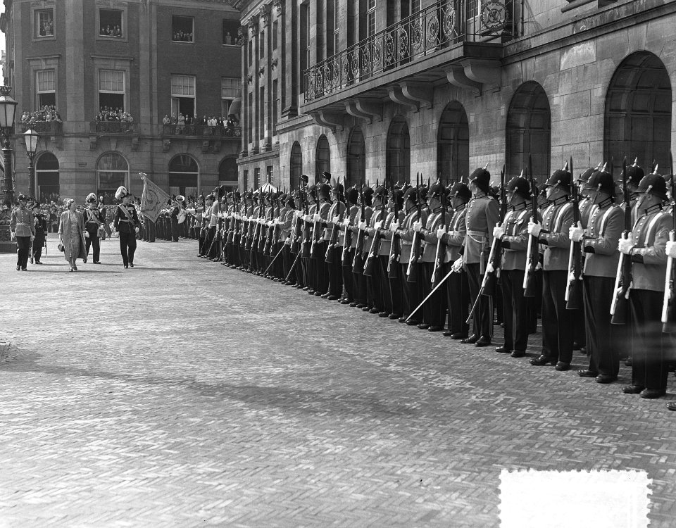 Bezoek Zweedse Koningspaar Amsterdam, eerste dag, aankomst, Bestanddeelnr 907-0947