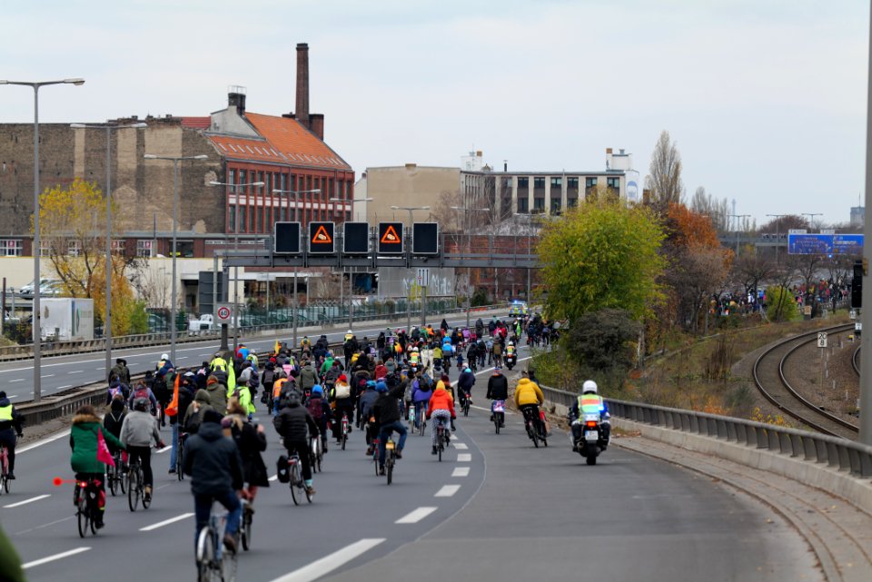 Bicycle demonstration against A49 and A100 in Berlin 2020-11-28 112