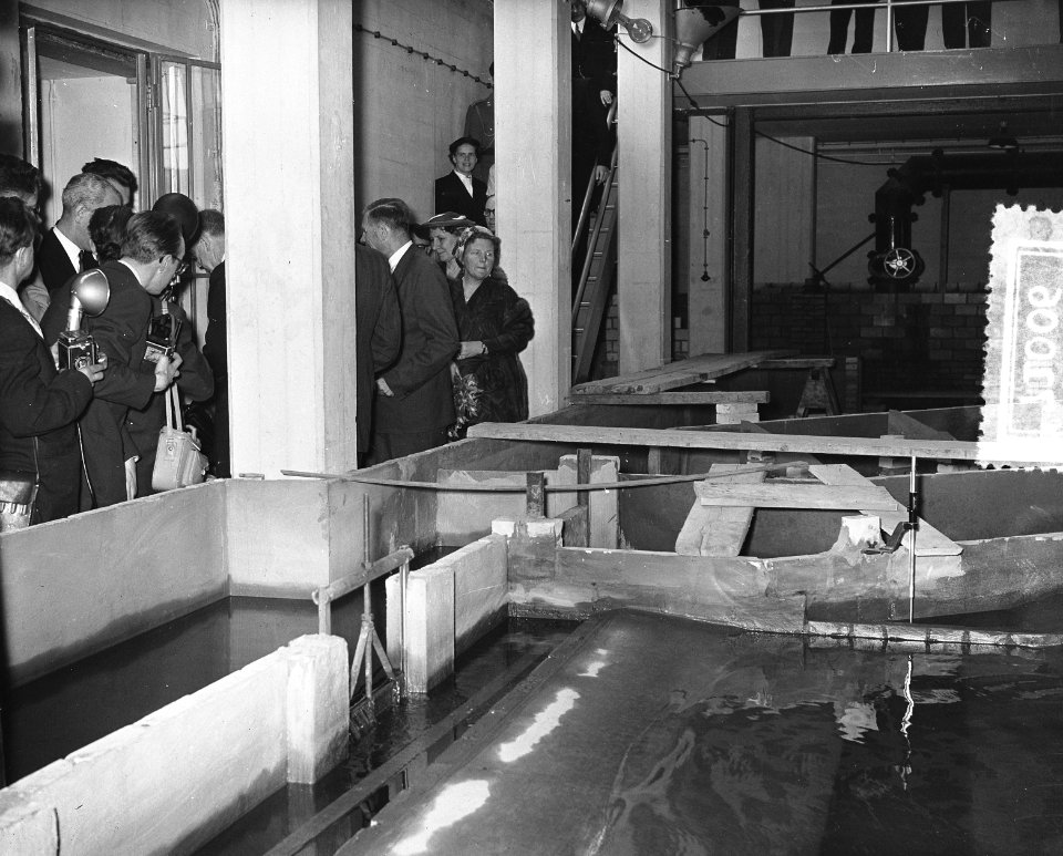 Bezoek Zweedse Koningspaar Amsterdam, tweede dag, bezoek Waterbouwkundig Laborat, Bestanddeelnr 907-1006