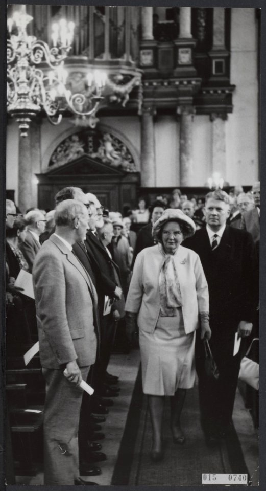 Bezoeken, bijeenkomsten, kerken, Juliana, koningin, Nederlands Bijbelgenootschap, Bestanddeelnr 015-0740