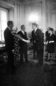 Bezoeken, Bernhard, prins, Juliana, koningin, Bestanddeelnr 913-9533