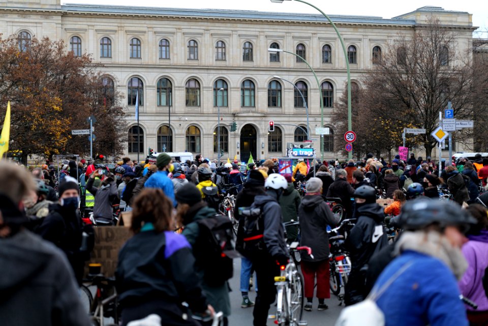 Bicycle demonstration against A49 and A100 in Berlin 2020-11-28 149