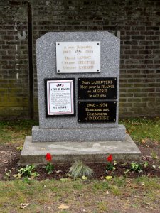 Bichancourt (Aisne) mémorial avec plaques de guerres