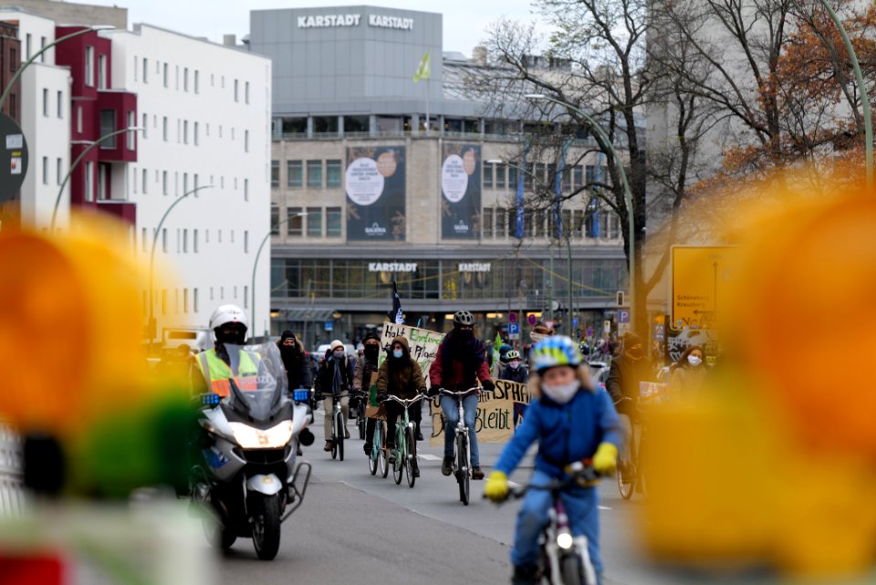 Bicycle demonstration against A49 and A100 in Berlin 2020-11-28 25