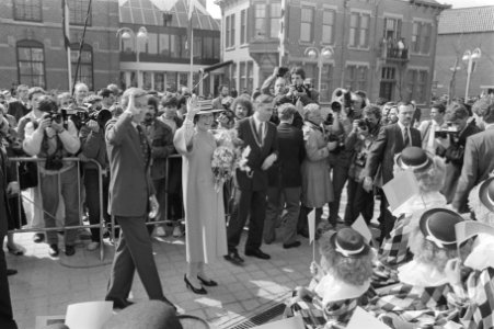 Bezoeken, koninginnen, Beatrix, prinses, Claus, prins, Bestanddeelnr 933-6438
