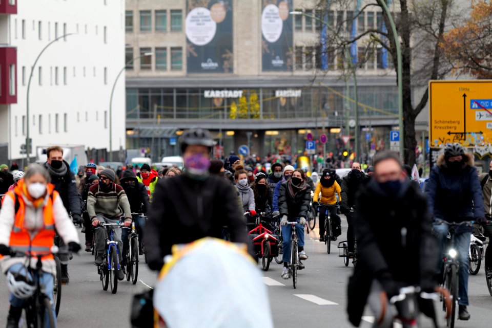 Bicycle demonstration against A49 and A100 in Berlin 2020-11-28 24