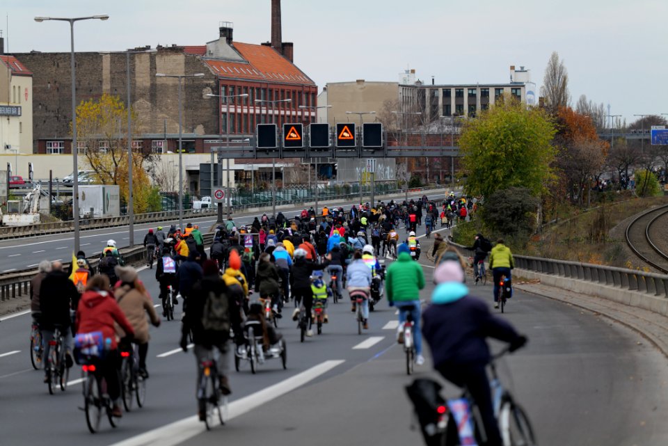 Bicycle demonstration against A49 and A100 in Berlin 2020-11-28 103