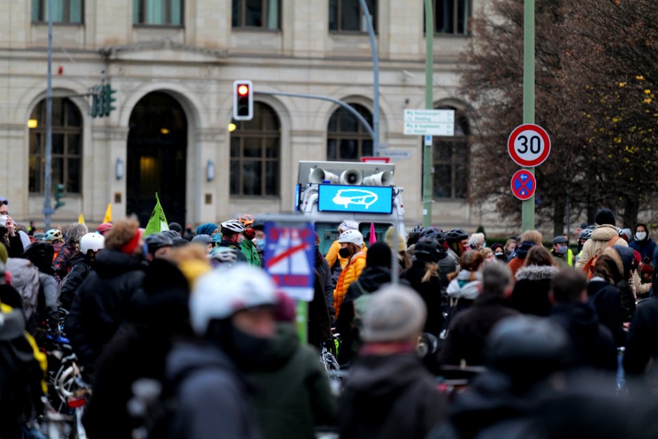 Bicycle demonstration against A49 and A100 in Berlin 2020-11-28 151