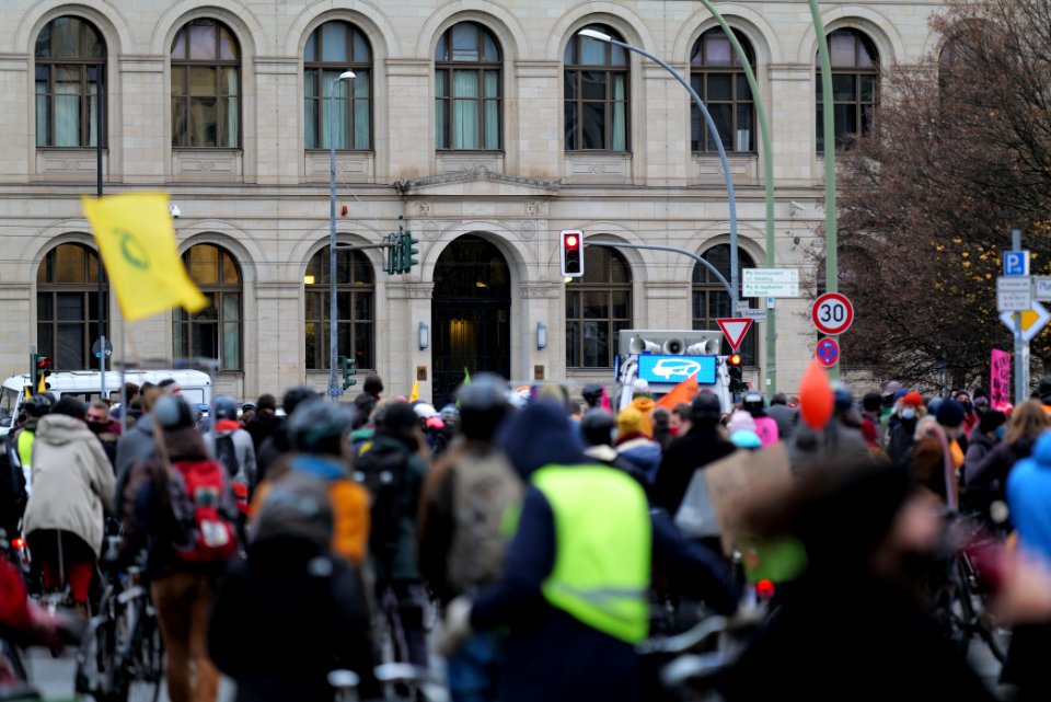 Bicycle demonstration against A49 and A100 in Berlin 2020-11-28 147