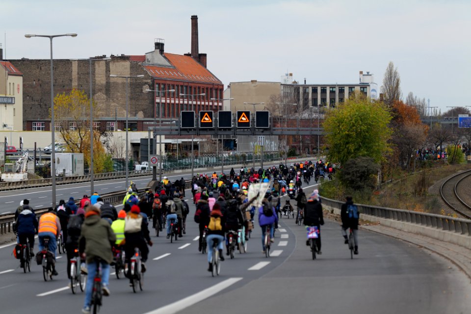 Bicycle demonstration against A49 and A100 in Berlin 2020-11-28 109