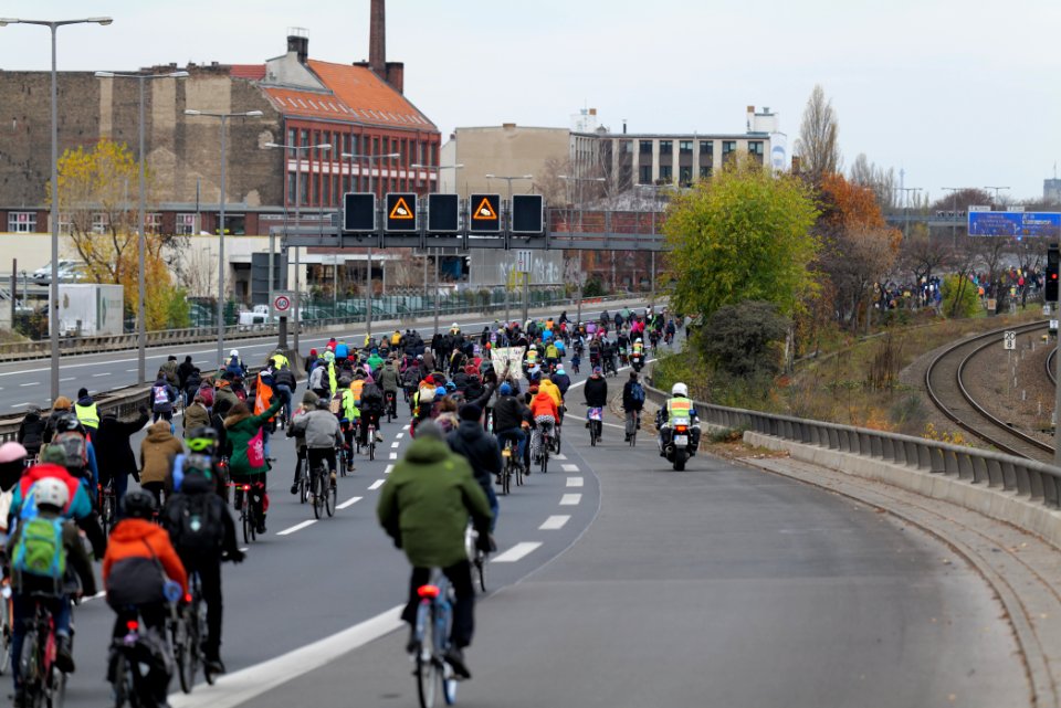Bicycle demonstration against A49 and A100 in Berlin 2020-11-28 113