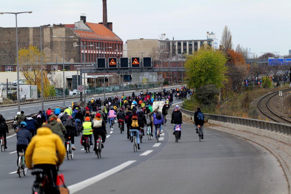 Bicycle demonstration against A49 and A100 in Berlin 2020-11-28 110