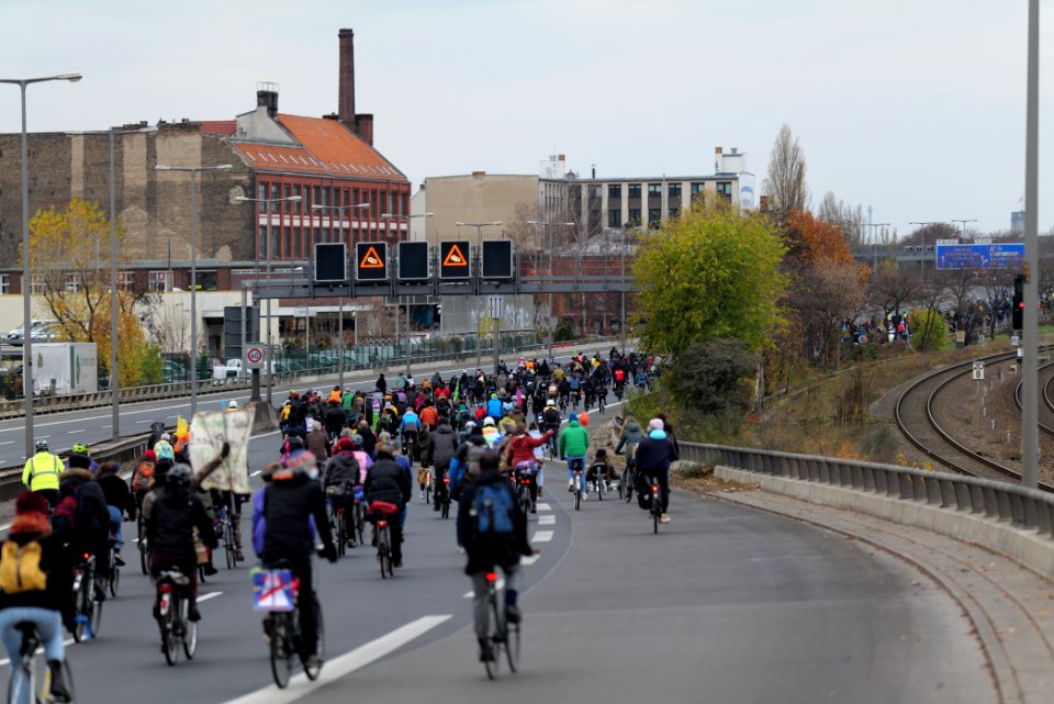 Bicycle demonstration against A49 and A100 in Berlin 2020-11-28 107